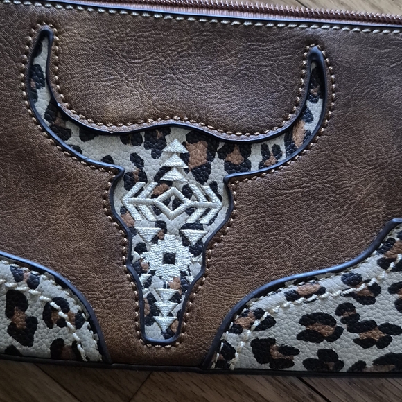 NEW Catchfly Women's Brown Steer Head Shoulder Bag w/Tassel & Leopard Accents - Picture 3 of 8